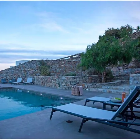 Private Verdigris With Infinity Sea Views *